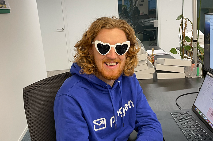 Pingen employee in Zurich office